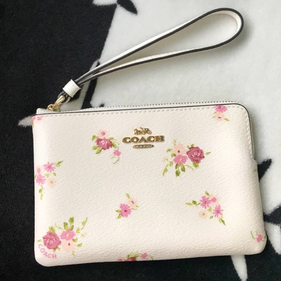 Coach Handbags - 🍒NWT🍒 COACH FLORAL WRISTLET